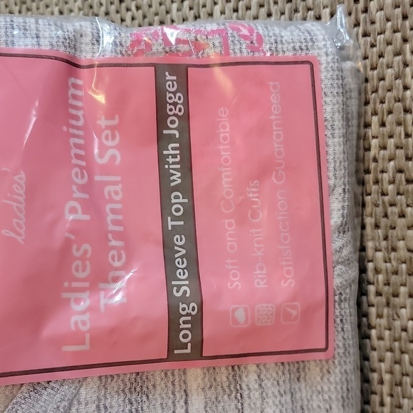 Bobbi Brooks sleepwear size 2X thermal set long sleeve top with jogger pants - Picture 5 of 9